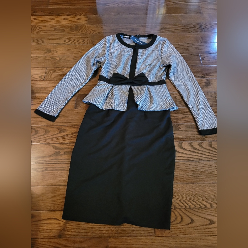 NWT Dress, Longer sleeves for Fall/Winter.
